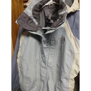 The North Face Women's Ski Jacket - Gray and Cream